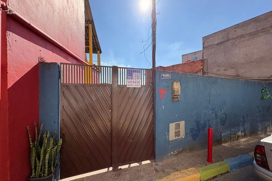 Fachada + plaquinha YSQQ-188 de casa à venda com 1 quarto, 200m² em Cidade São Jorge, Santo André