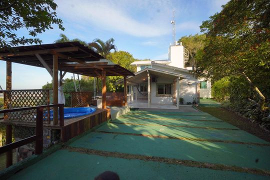 Fachada de casa para alugar com 2 quartos, 300m² em Ingleses Norte, Florianópolis