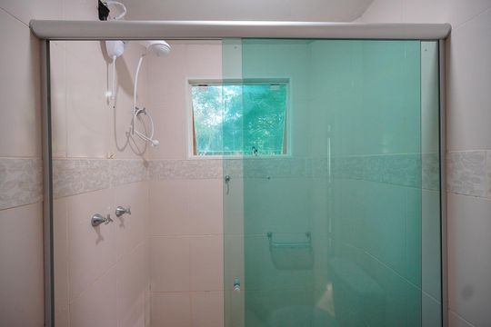 Banheiro da Suíte 1 de casa para alugar com 2 quartos, 300m² em Ingleses Norte, Florianópolis