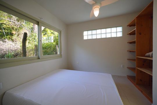 Suíte 1 de casa para alugar com 2 quartos, 300m² em Ingleses Norte, Florianópolis