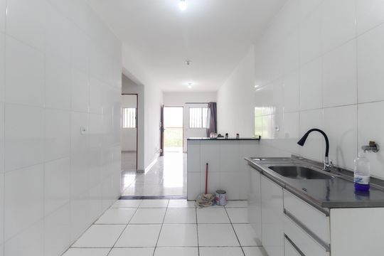 Cozinha de apartamento para alugar com 2 quartos, 55m² em Cidade Líder, São Paulo