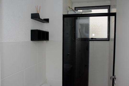 Banheiro de apartamento para alugar com 2 quartos, 41m² em Parque Marechal Rondon, Cachoeirinha