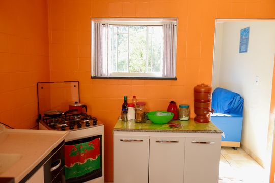 Cozinha de apartamento à venda com 2 quartos, 49m² em Conjunto Promorar Raposo Tavares, Osasco