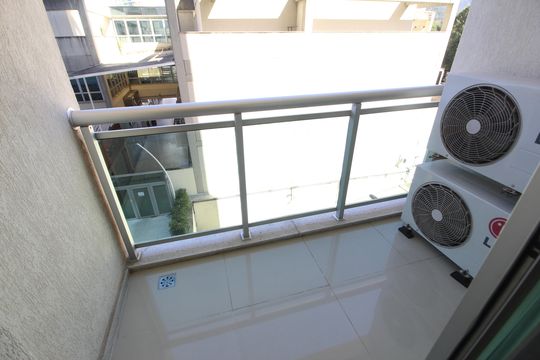 Sala - Varanda de kitnet/studio para alugar com 1 quarto, 35m² em Jacarepaguá, Rio de Janeiro