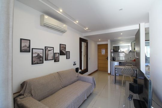 Sala de kitnet/studio para alugar com 1 quarto, 35m² em Jacarepaguá, Rio de Janeiro