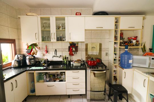Cozinha de casa de condomínio para alugar com 3 quartos, 112m² em Espírito Santo, Porto Alegre