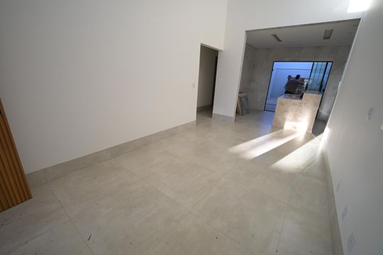 Casa à venda com 3 quartos, 132m² em Jardim Presidente, Goiânia