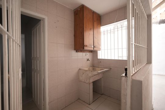 Área de Serviço de casa para alugar com 2 quartos, 143m² em Vila Alice, Santo André