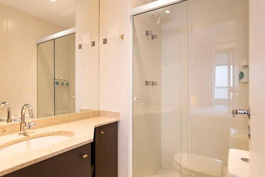 Banheiro de kitnet/studio para alugar com 1 quarto, 25m² em Sumarezinho, São Paulo