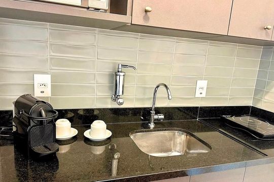 Cozinha de kitnet/studio para alugar com 1 quarto, 25m² em Sumarezinho, São Paulo