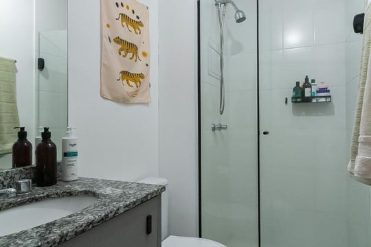 Banheiro de kitnet/studio à venda com 1 quarto, 37m² em Jardim do Mar, São Bernardo do Campo