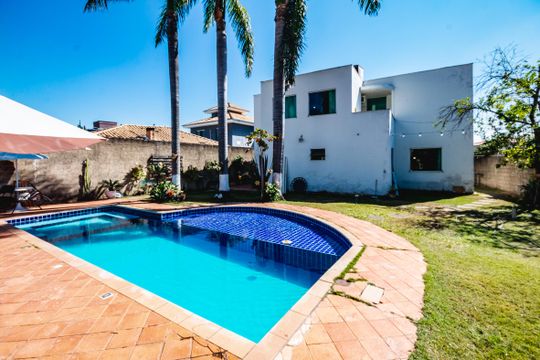 Casa à venda com 4 quartos, 915m² em Trevo, Belo Horizonte