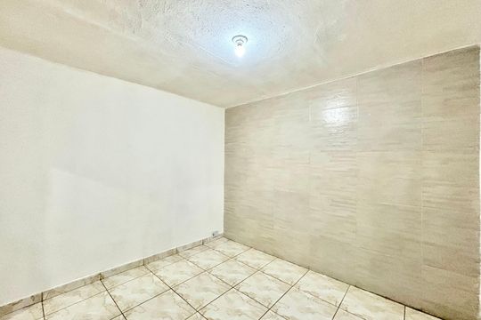Quarto 1 de casa para alugar com 2 quartos, 60m² em Jardim Soraia, São Paulo