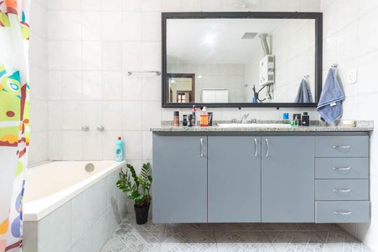 Banheiro de casa à venda com 2 quartos, 118m² em Grajaú, Rio de Janeiro