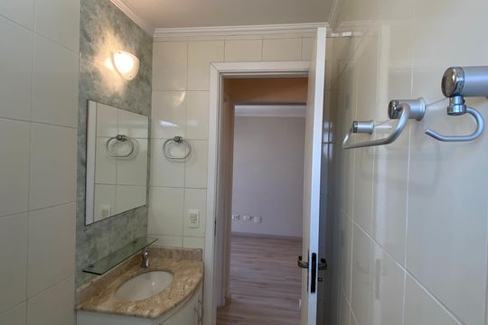 Banheiro 2 de apartamento à venda com 2 quartos, 64m² em Km 18, Osasco