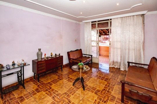 Casa à venda com 4 quartos, 308m² em Guarani, Belo Horizonte