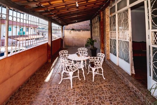 Casa à venda com 4 quartos, 308m² em Guarani, Belo Horizonte