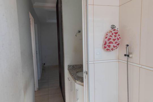 Banheiro de apartamento à venda com 2 quartos, 72m² em Dic Vi (conjunto Habitacional Santo Dias Silva), Campinas