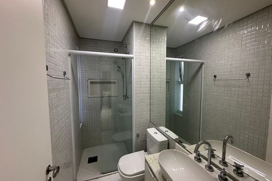 Banheiro Social de apartamento para alugar com 2 quartos, 70m² em Melville Empresarial Ii, Barueri