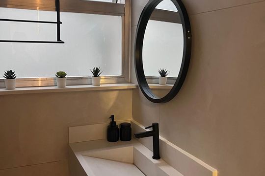 Banheiro de kitnet/studio à venda com 1 quarto, 20m² em Copacabana, Rio de Janeiro