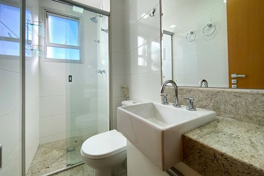 Banheiro da Suíte de apartamento para alugar com 3 quartos, 180m² em Santo Antônio, Belo Horizonte