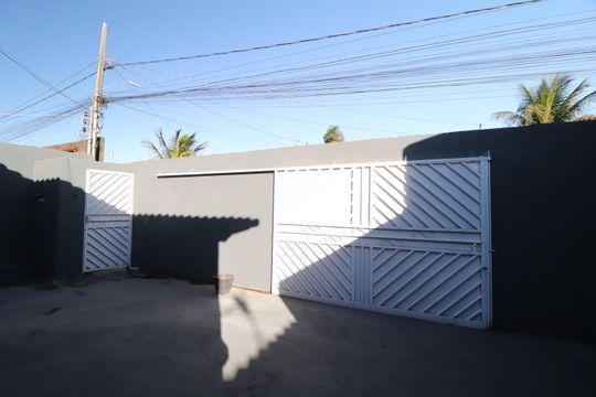 Garagem de casa para alugar com 4 quartos, 160m² em São Jorge, Uberlândia