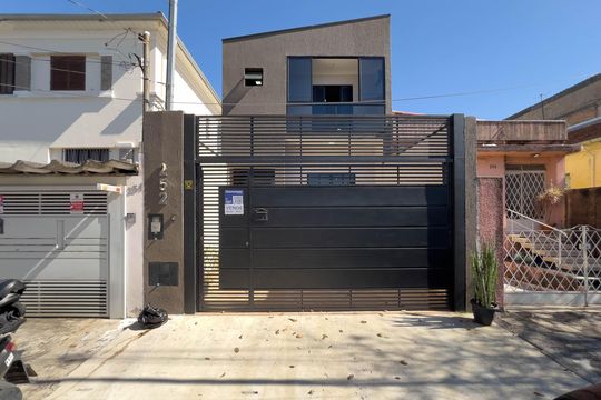 Fachada de casa à venda com 3 quartos, 148m² em Vila Mariana, São Paulo