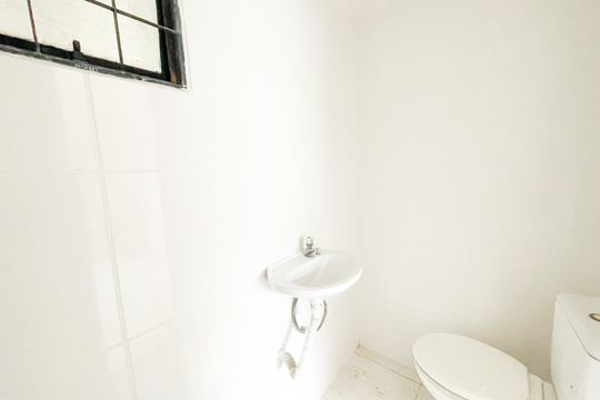 Banheiro de kitnet/studio para alugar com 1 quarto, 40m² em Água Branca, São Paulo