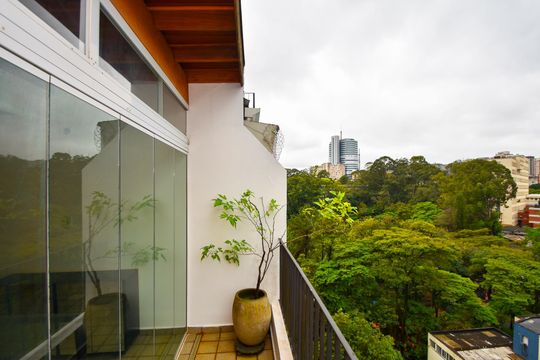 varanda sala2 e quarto piso superior de apartamento para alugar com 2 quartos, 80m² em Jardim America, São Paulo