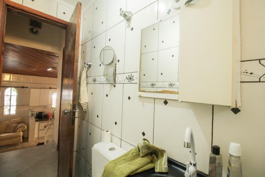 Banheiro de casa à venda com 3 quartos, 200m² em Vila Mangalot, São Paulo
