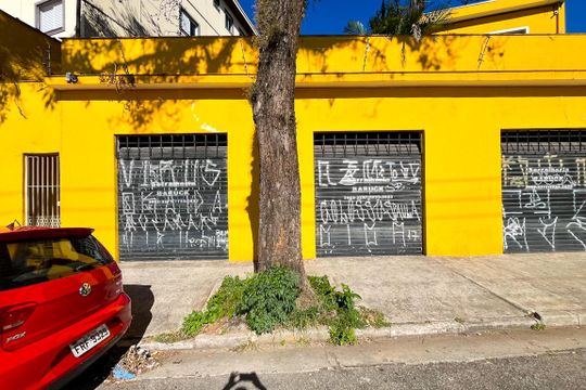 Garagem de casa à venda com 3 quartos, 200m² em Vila Mangalot, São Paulo