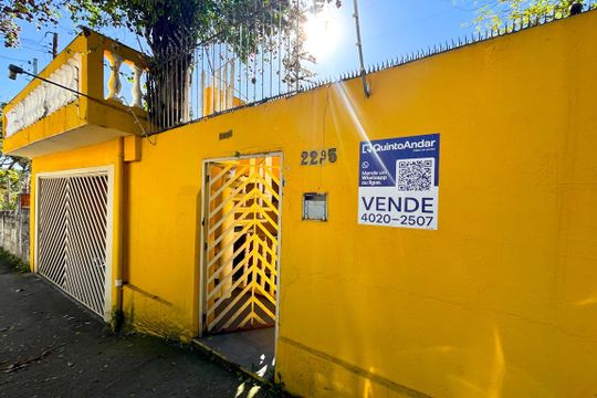 Fachada de casa à venda com 3 quartos, 200m² em Vila Mangalot, São Paulo