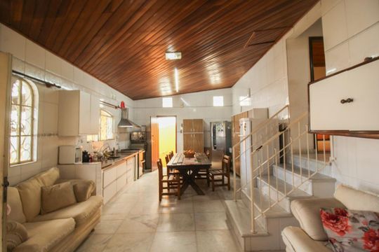 Casa à venda com 3 quartos, 200m² em Vila Mangalot, São Paulo