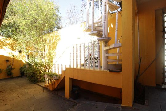 Área externa de casa à venda com 3 quartos, 200m² em Vila Mangalot, São Paulo