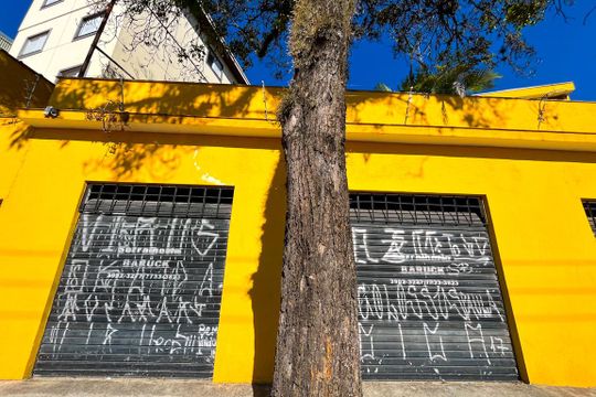 Garagem de casa à venda com 3 quartos, 200m² em Vila Mangalot, São Paulo