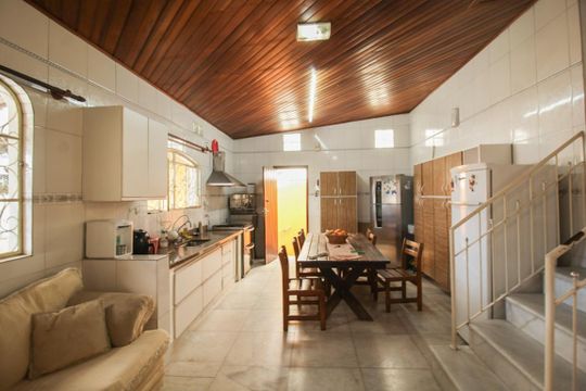 Sala de casa à venda com 3 quartos, 200m² em Vila Mangalot, São Paulo