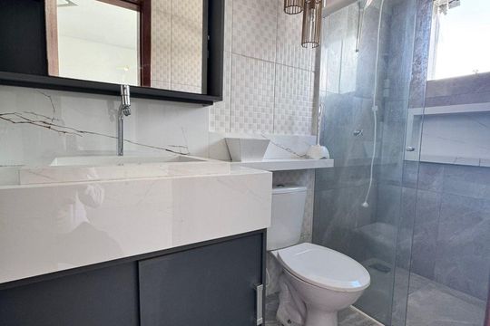 Banheiro da Suíte de casa para alugar com 2 quartos, 64m² em Alto Aririu, Palhoça