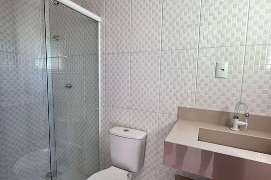 Banheiro social de casa para alugar com 2 quartos, 64m² em Alto Aririu, Palhoça