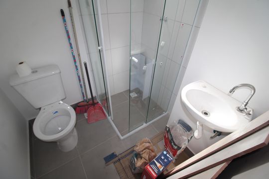 Banheiro de kitnet/studio para alugar com 1 quarto, 26m² em Vila Dom Pedro Ii, São Paulo