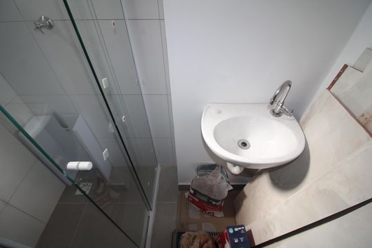Banheiro de kitnet/studio para alugar com 1 quarto, 26m² em Vila Dom Pedro Ii, São Paulo