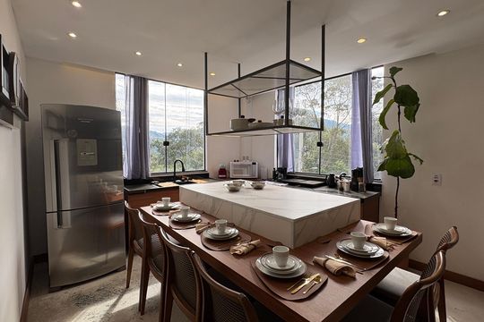 Cozinha de casa de condomínio para alugar com 3 quartos, 90m² em Quitandinha, Petrópolis