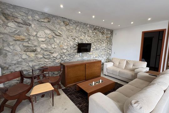 Sala de casa de condomínio para alugar com 3 quartos, 90m² em Quitandinha, Petrópolis