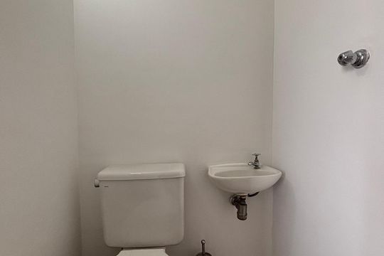 Banheiro de Serviço de apartamento para alugar com 2 quartos, 65m² em Vila Nova Conceição, São Paulo