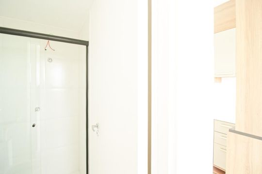 Banheiro de kitnet/studio para alugar com 1 quarto, 17m² em Vila Arcadia, São Paulo