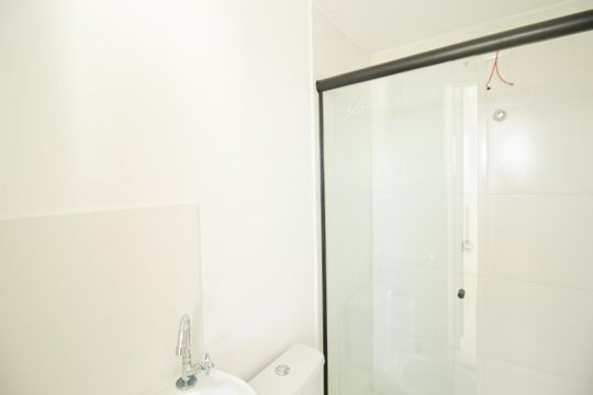 Banheiro de kitnet/studio para alugar com 1 quarto, 17m² em Vila Arcadia, São Paulo