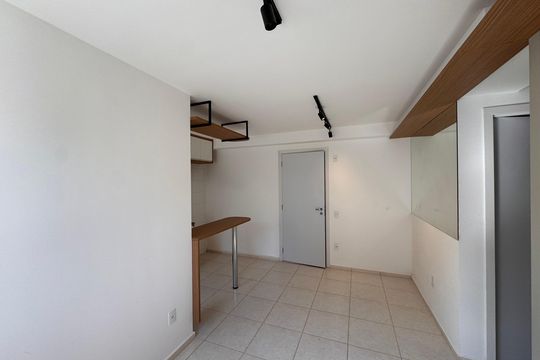 Sala de apartamento à venda com 2 quartos, 50m² em Barra Olímpica, Rio de Janeiro