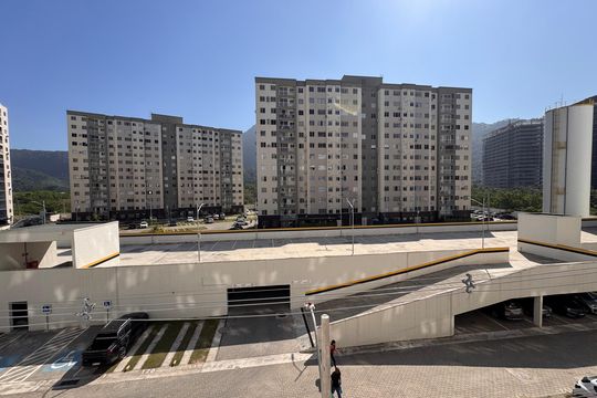 Sala - Vista de apartamento à venda com 2 quartos, 50m² em Barra Olímpica, Rio de Janeiro