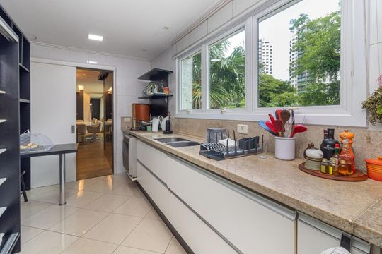 Cozinha de apartamento para alugar com 3 quartos, 312m² em Três Figueiras, Porto Alegre
