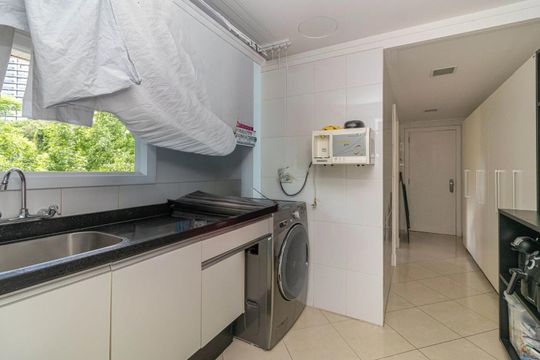 Área de serviço de apartamento para alugar com 3 quartos, 312m² em Três Figueiras, Porto Alegre