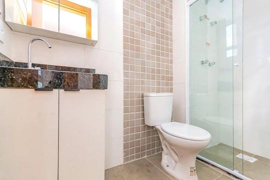 Banheiro de apartamento para alugar com 2 quartos, 64m² em Jardim Itu Planalto, Porto Alegre